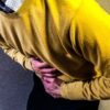 腹痛男性│あなたの不調、もしかして過敏性腸症候群(IBS)かも？セルフチェックリスト